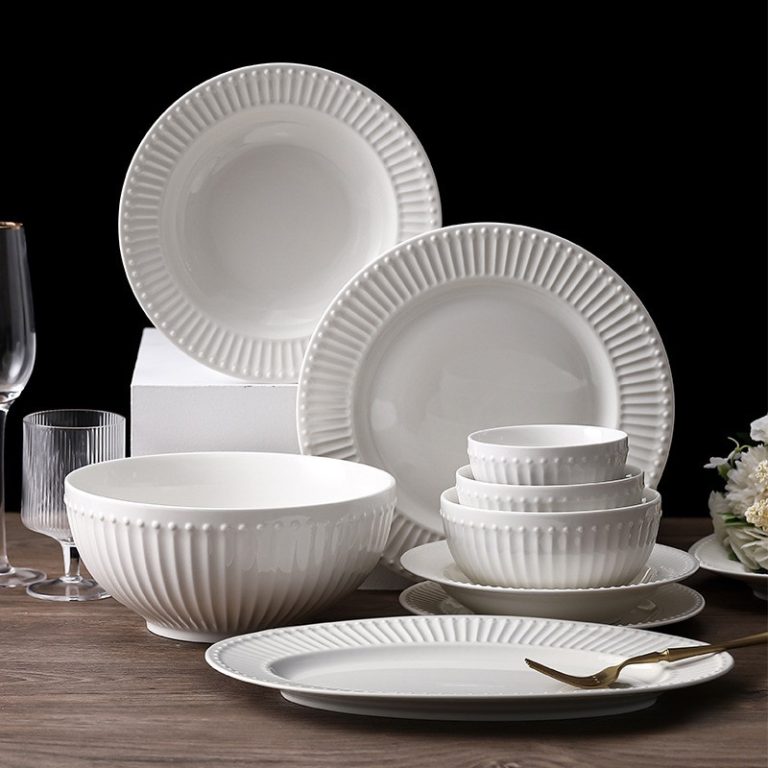 What's The Difference Between Porcelain Dinnerware And Pottery Dinnerware